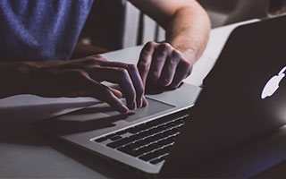 开云下载-米切尔32分阿伦26+14 骑士力克黄蜂豪取七连胜